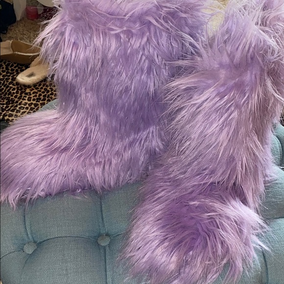 Fun Fur Slippers - Picture 2 of 3